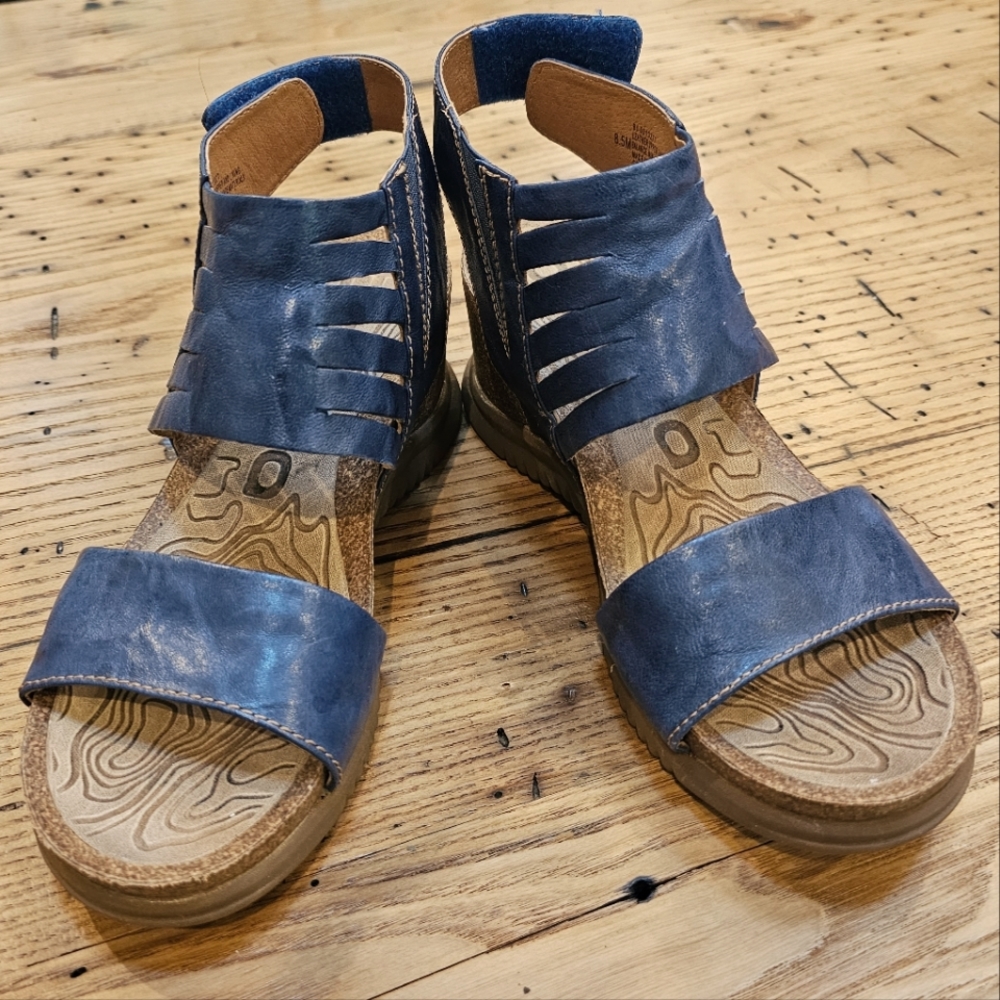 Bionica Gracen Wedge Sandals 8.5